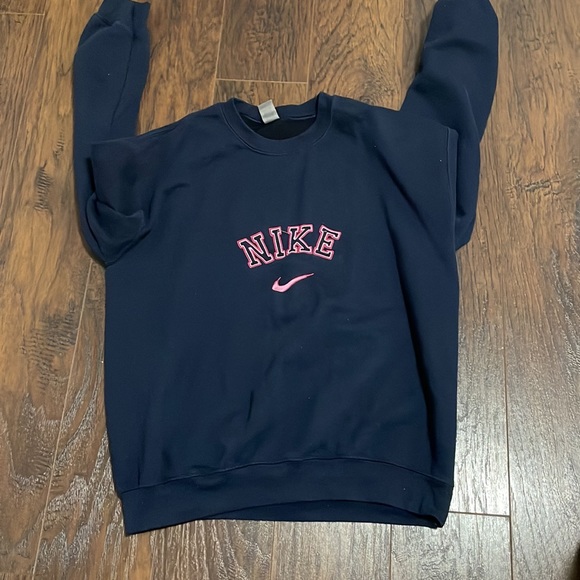 selling this gildan navy blue sweater with Nike embroidery on it size medium - Picture 3 of 6